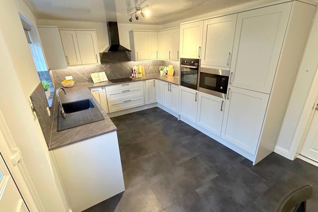 Kitchen (2)