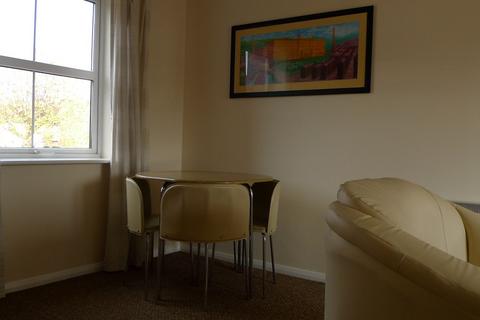 2 bedroom flat to rent, Trinity Street