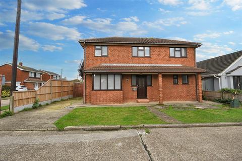 4 bedroom detached house for sale, Pennial Road, Canvey Island SS8