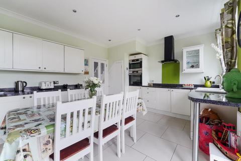 3 bedroom end of terrace house for sale, Stoneleigh Avenue, Worcester Park