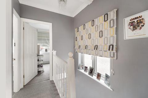 21 Stoneleigh Avenue, Worcester Park, KT4 8XX