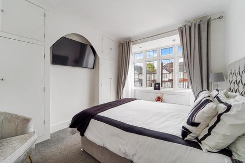21 Stoneleigh Avenue, Worcester Park, KT4 8XX
