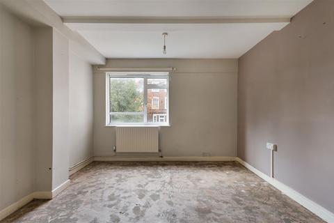 1 bedroom flat for sale, Winifrede Paul House, York Rise, NW5