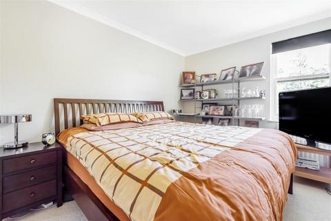 1 bedroom flat for sale, Castelnau, Barnes, London, SW13