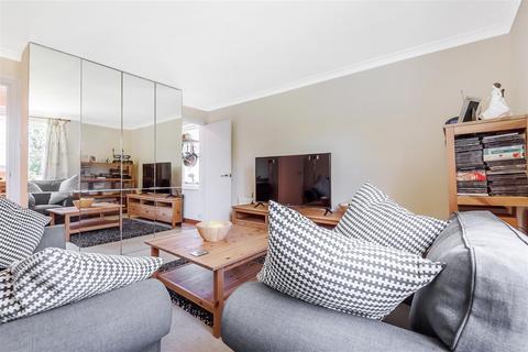 1 bedroom flat for sale, Castelnau, Barnes, London, SW13