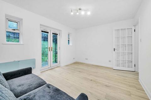 1 bedroom flat to rent, Athol Square, London E14