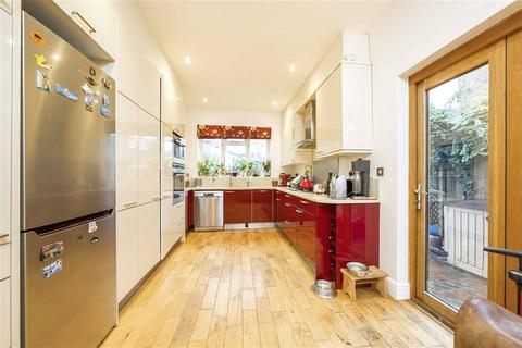 4 bedroom semi-detached house to rent, Chudleigh Road, Twickenham