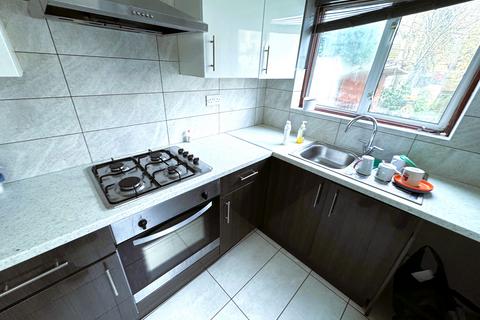 4 bedroom terraced house to rent, Wellwood Road, Ilford IG3