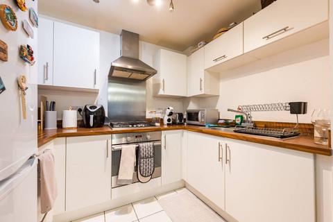 1 bedroom flat for sale, Shepherd Court, E14, Docklands, London, E14