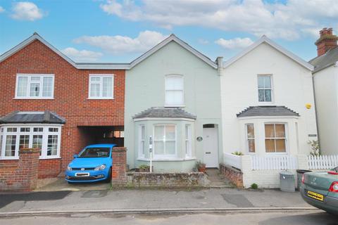 2 bedroom terraced house to rent, Brook Road, Lymington