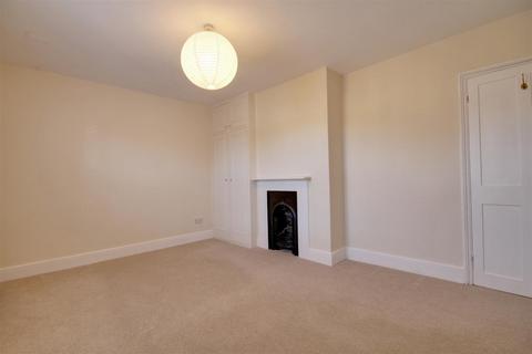 2 bedroom terraced house to rent, Brook Road, Lymington