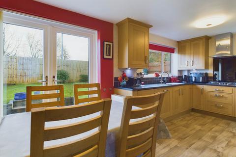 25 Fowey Crescent, Callington, PL17 7PJ