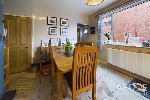 44 Dove Walk, Uttoxeter, ST14 8EH