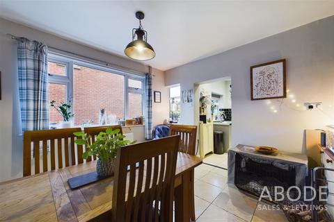 44 Dove Walk, Uttoxeter, ST14 8EH