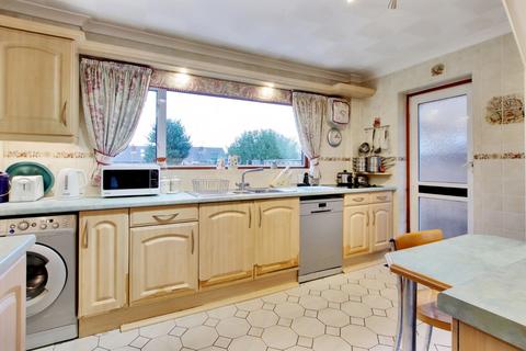 4 bedroom detached house for sale, Kent Road, Longfield, Kent, DA3