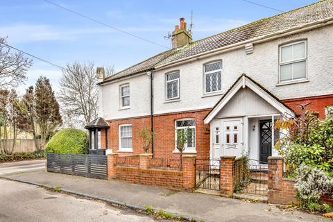 2 Kingslea, Leatherhead, KT22 7SN