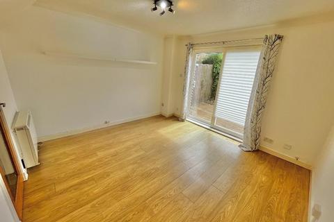 2 bedroom flat to rent, Deveron Road, South Ayrshire KA10