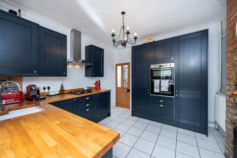 1 Albion Road, Grantham, NG31 8BJ