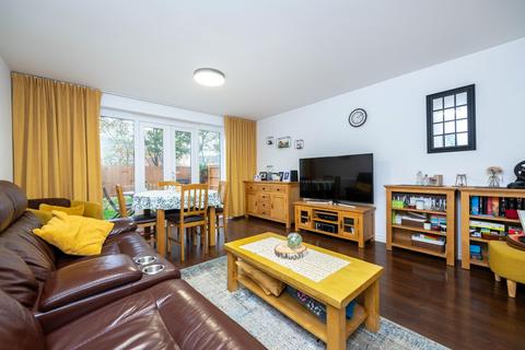 44 Hathersage Close, Grantham, NG31 7GP