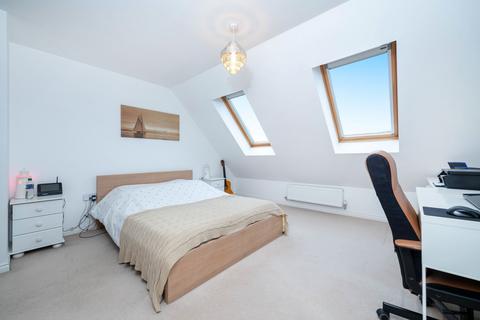 44 Hathersage Close, Grantham, NG31 7GP