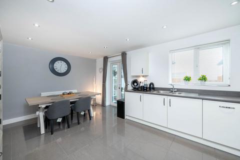 53 Balmoral Drive, Grantham, NG31 8SY