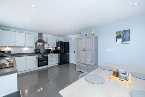 53 Balmoral Drive, Grantham, NG31 8SY