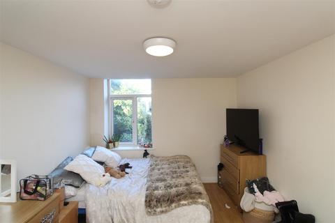 7 bedroom private hall to rent, Llantrisant Street, Cardiff CF24