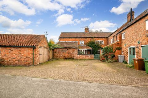 3 bedroom cottage for sale, West End, Farndon, NG24