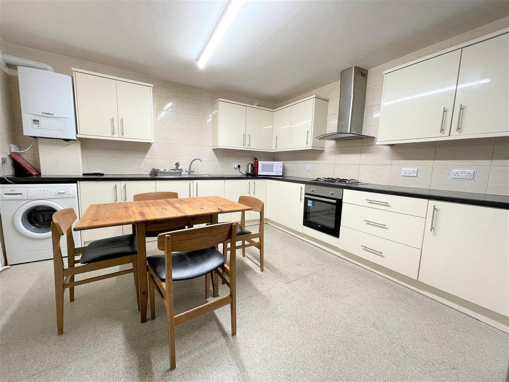 Kitchen 3.jpg