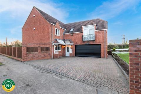 4 bedroom detached house for sale, Station Road, Arksey, Doncaster