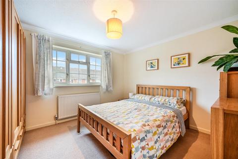 6 Delaporte Close, Epsom, KT17 4AF