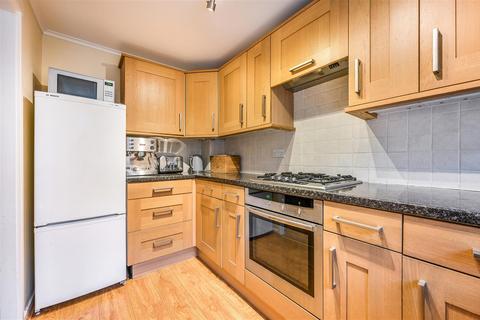 6 Delaporte Close, Epsom, KT17 4AF