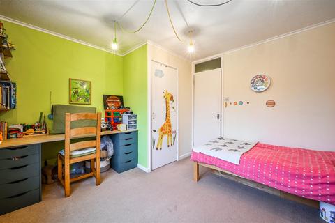 6 Delaporte Close, Epsom, KT17 4AF