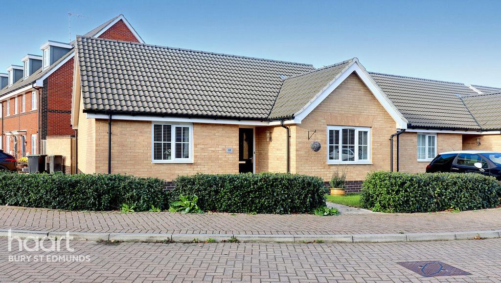 Hall Lane, Elmswell, Bury St Edmunds 2 bed detached bungalow - £260,000