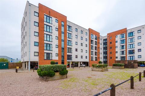 2 bedroom apartment to rent, Pilgrims Way, Salford