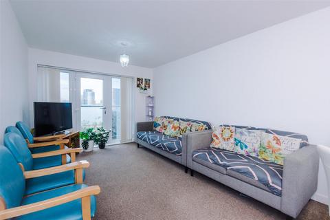 2 bedroom apartment to rent, Pilgrims Way, Salford