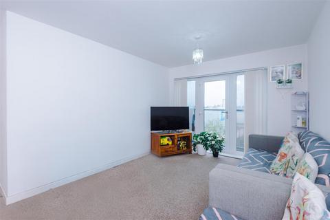 2 bedroom apartment to rent, Pilgrims Way, Salford