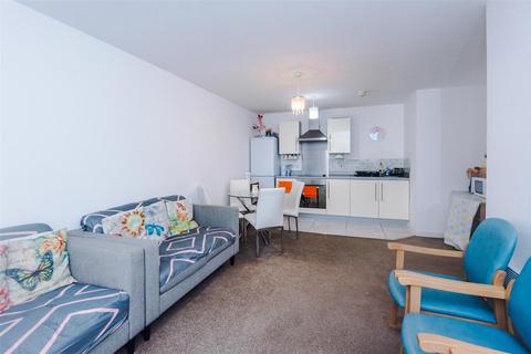 2 bedroom apartment to rent, Pilgrims Way, Salford