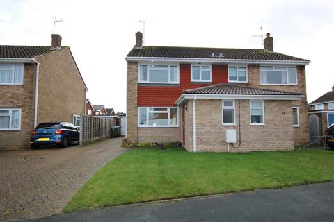 3 bedroom house to rent, Greenfields Close, Horsham