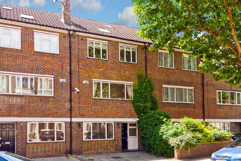 Warwick Avenue, Little Venice, W9 4 bed house - £7,150 pcm (£1,650 pw)