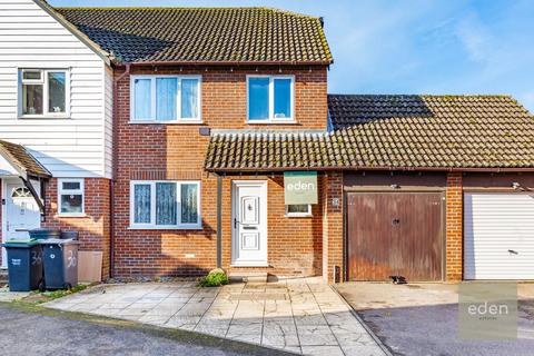 3 bedroom end of terrace house for sale, Coombe Close, Snodland, ME6