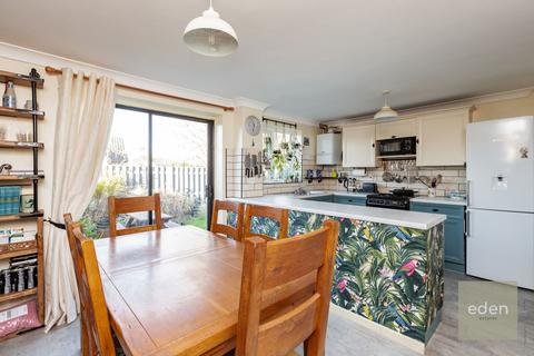 34 Coombe Close, Snodland, ME6 5EF