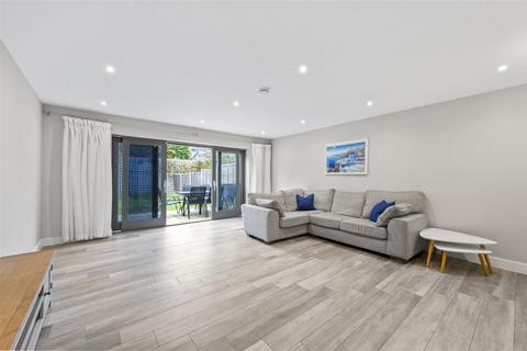 53 Albert Road, Kingston Upon Thames, KT1 3DQ