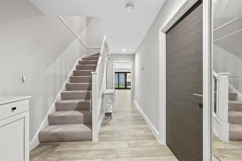 53 Albert Road, Kingston Upon Thames, KT1 3DQ