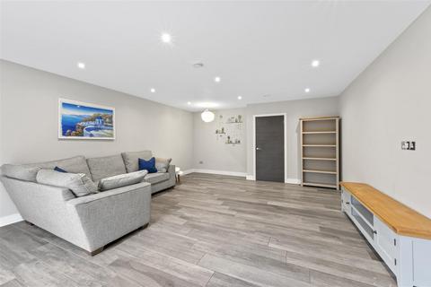 53 Albert Road, Kingston Upon Thames, KT1 3DQ