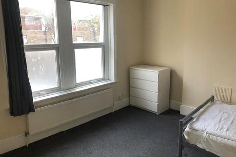 Studio to rent, Rollins Street, South Bermondsey London SE15