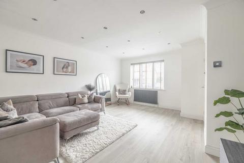 14 Holmlea Road, Datchet, Slough, SL3 9HQ