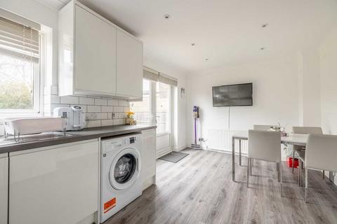 14 Holmlea Road, Datchet, Slough, SL3 9HQ