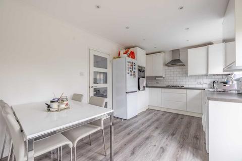 14 Holmlea Road, Datchet, Slough, SL3 9HQ