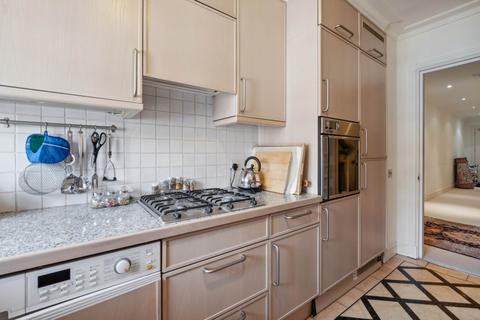 2 bedroom apartment for sale, Chantry Square, London